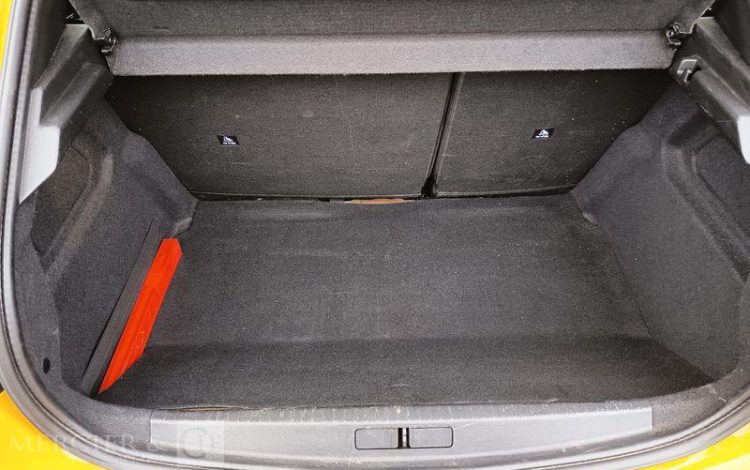 PEUGEOT e-208 ACTIVE JAUNE GL-705-KL