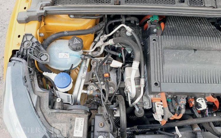 PEUGEOT e-208 ACTIVE JAUNE GL-705-KL