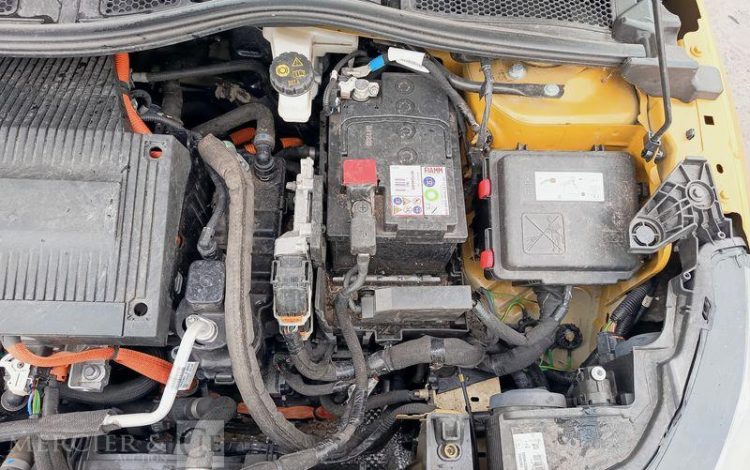 PEUGEOT e-208 ACTIVE JAUNE GL-705-KL