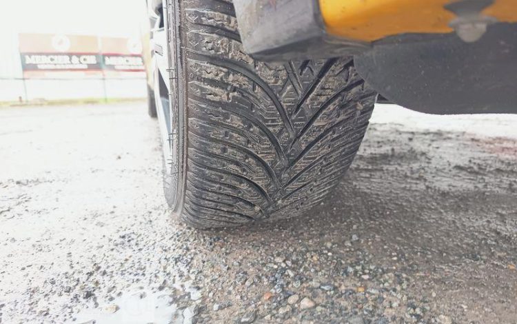 PEUGEOT e-208 ACTIVE JAUNE GL-705-KL