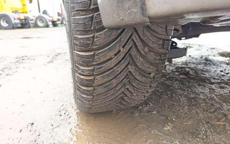 PEUGEOT 208 GT PURE TECH 130S&S EAT8 GRIS GM-977-LK