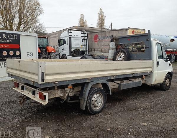 FIAT DUCATO 2,3 JTD 110CV AVEC PLATEAU – DIESEL – 161224 KMS – ANNEE 2004 BLANC GN-373-NL