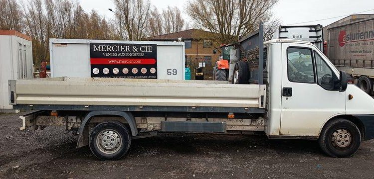 FIAT DUCATO 2,3 JTD 110CV AVEC PLATEAU – DIESEL – 161224 KMS – ANNEE 2004 BLANC GN-373-NL