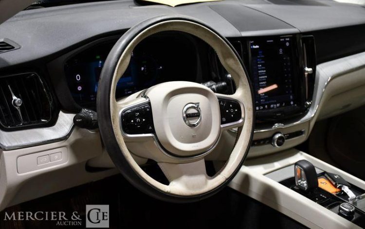 VOLVO XC60 2.0 T6 350H 255ch PHEV PLUS STYLE CHROME AWD GEARTRONIC NOIR GT-672-GR