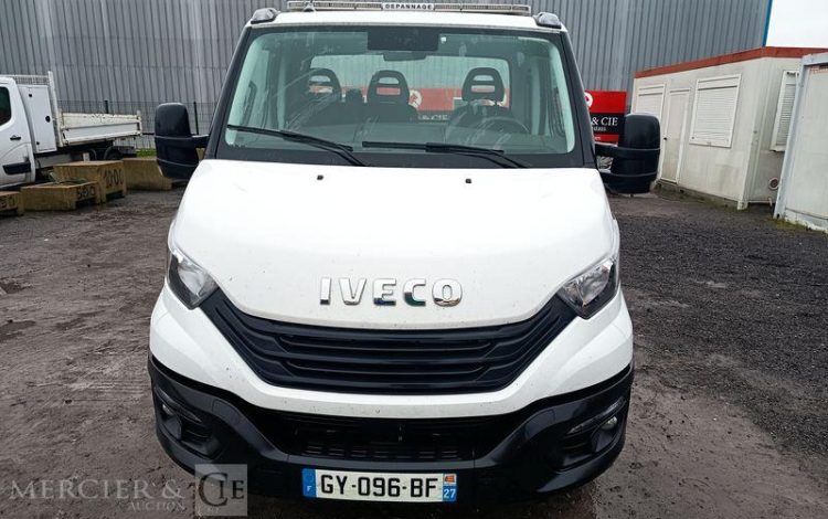 IVECO DAILY 35S16 AVEC PLATEAU PORTE VOITURE FIAULT – DIESEL – 24264 KMS – ANNEE 2024 BLANC GY-096-BF