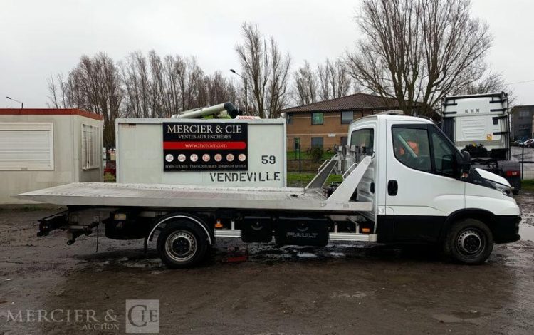 IVECO DAILY 35S16 AVEC PLATEAU PORTE VOITURE FIAULT – DIESEL – 24264 KMS – ANNEE 2024 BLANC GY-096-BF