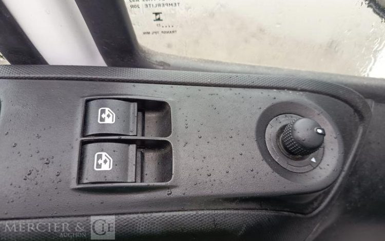 IVECO DAILY 35S16 AVEC PLATEAU PORTE VOITURE FIAULT – DIESEL – 24264 KMS – ANNEE 2024 BLANC GY-096-BF