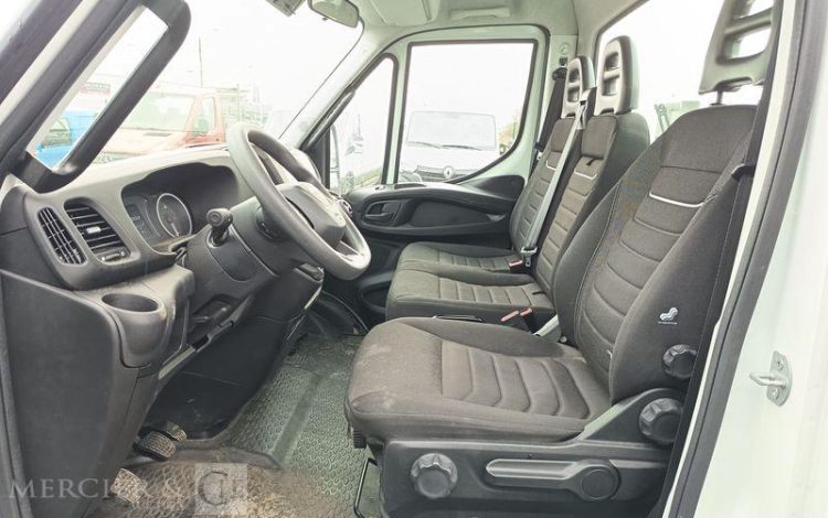 IVECO DAILY 35S16 AVEC PLATEAU PORTE VOITURE FIAULT – DIESEL – 24264 KMS – ANNEE 2024 BLANC GY-096-BF