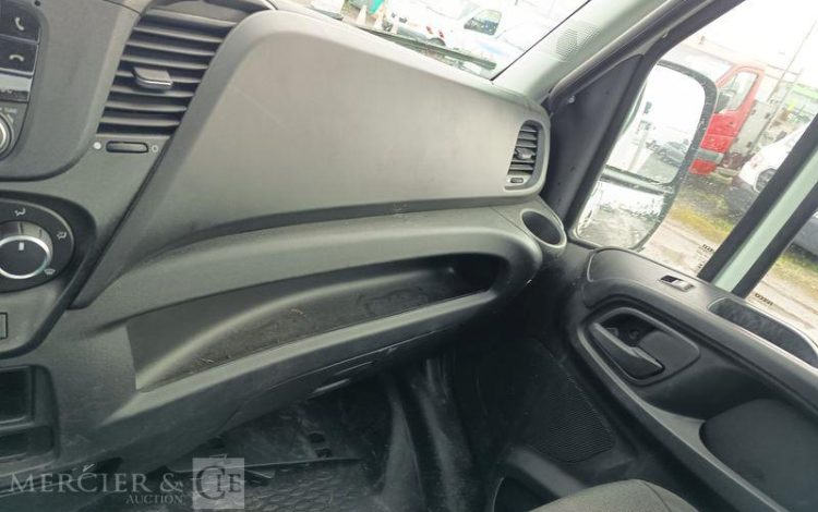 IVECO DAILY 35S16 AVEC PLATEAU PORTE VOITURE FIAULT – DIESEL – 24264 KMS – ANNEE 2024 BLANC GY-096-BF