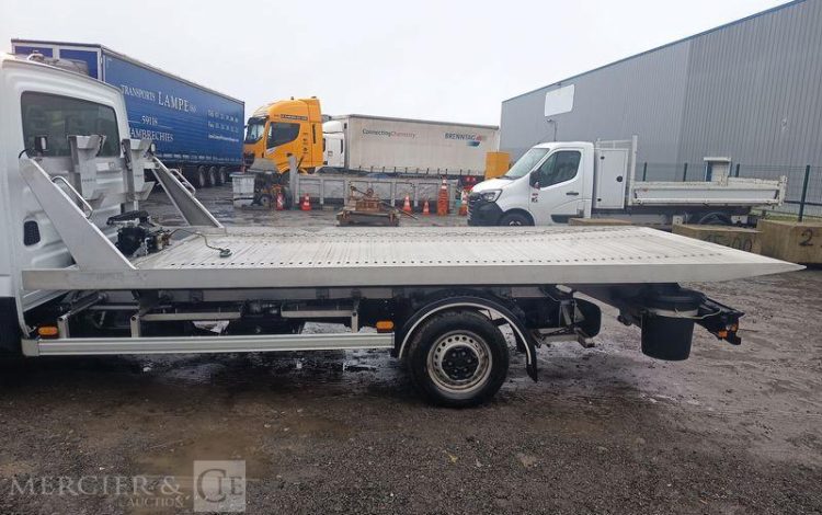 IVECO DAILY 35S16 AVEC PLATEAU PORTE VOITURE FIAULT – DIESEL – 24264 KMS – ANNEE 2024 BLANC GY-096-BF