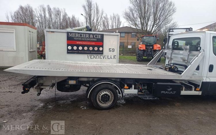 IVECO DAILY 35S16 AVEC PLATEAU PORTE VOITURE FIAULT – DIESEL – 24264 KMS – ANNEE 2024 BLANC GY-096-BF