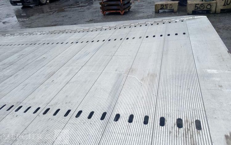 IVECO DAILY 35S16 AVEC PLATEAU PORTE VOITURE FIAULT – DIESEL – 24264 KMS – ANNEE 2024 BLANC GY-096-BF