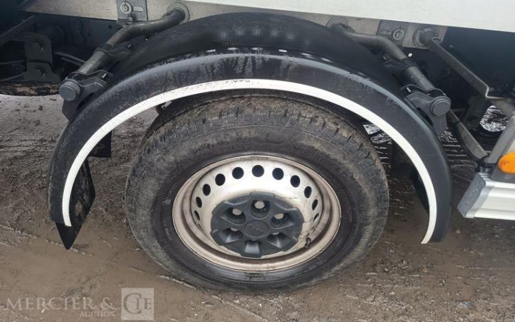 IVECO DAILY 35S16 AVEC PLATEAU PORTE VOITURE FIAULT – DIESEL – 24264 KMS – ANNEE 2024 BLANC GY-096-BF