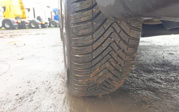 RENAULT ARKANA EVOLUTION MILD HYBRID 140 EDC 24 NOIR GZ-288-JS