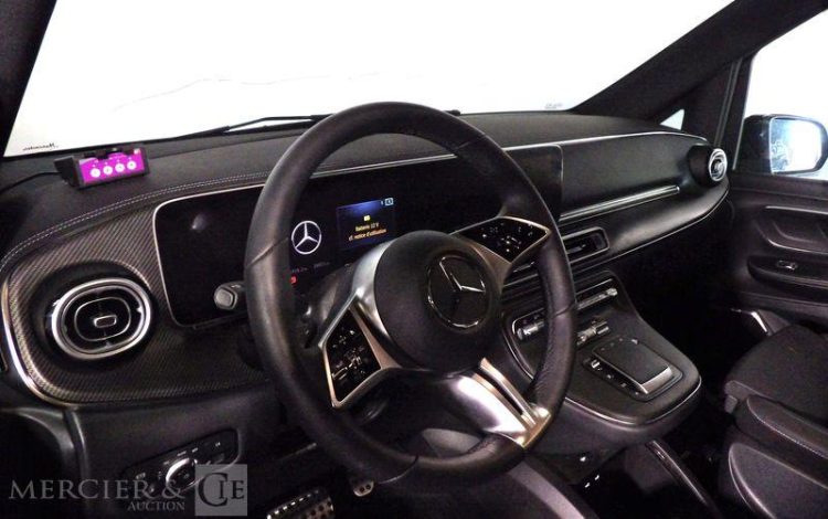 MERCEDES BENZ 250DLG  HA-049-QR