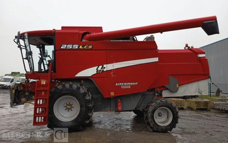 LAVERDA MOISSONNEUSE BATTEUSE LAVERDA 255 LCS AVEC BARRE DE COUPE 5 METRES – AN 2008  MOISS258