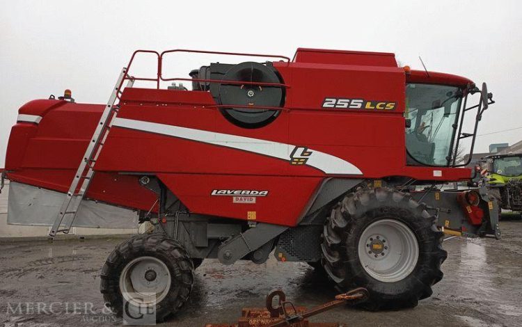 LAVERDA MOISSONNEUSE BATTEUSE LAVERDA 255 LCS AVEC BARRE DE COUPE 5 METRES – AN 2008  MOISS258