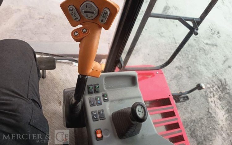 LAVERDA MOISSONNEUSE BATTEUSE LAVERDA 255 LCS AVEC BARRE DE COUPE 5 METRES – AN 2008  MOISS258