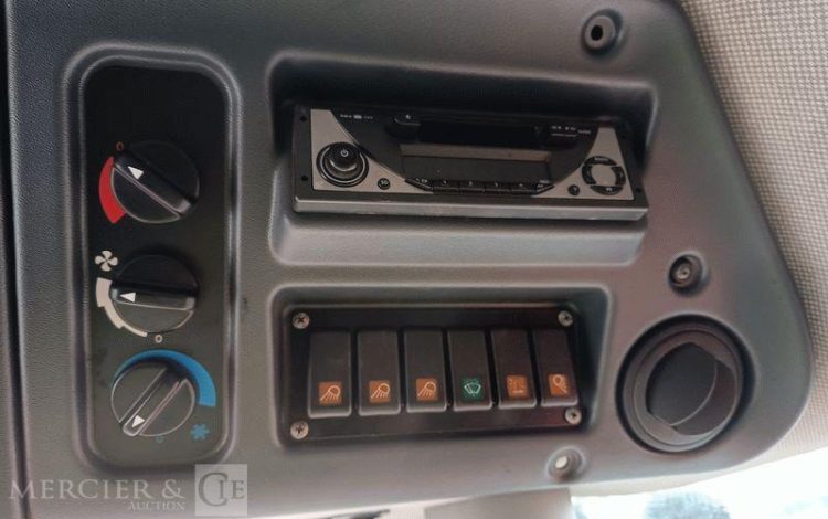 LAVERDA MOISSONNEUSE BATTEUSE LAVERDA 255 LCS AVEC BARRE DE COUPE 5 METRES – AN 2008  MOISS258