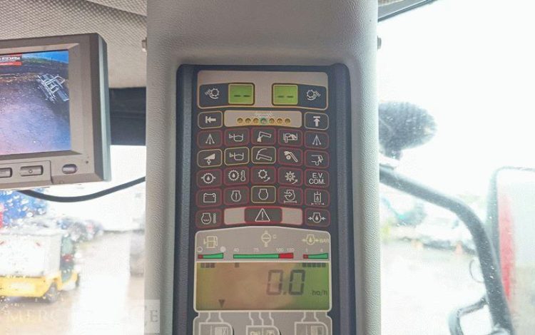 LAVERDA MOISSONNEUSE BATTEUSE LAVERDA 255 LCS AVEC BARRE DE COUPE 5 METRES – AN 2008  MOISS258