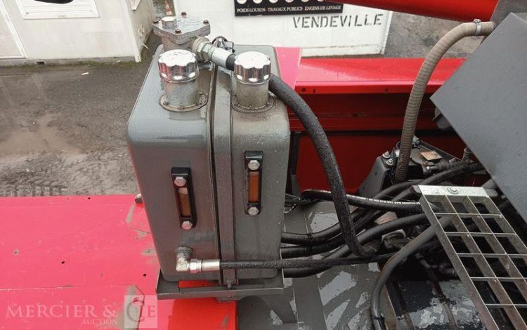 LAVERDA MOISSONNEUSE BATTEUSE LAVERDA 255 LCS AVEC BARRE DE COUPE 5 METRES – AN 2008  MOISS258