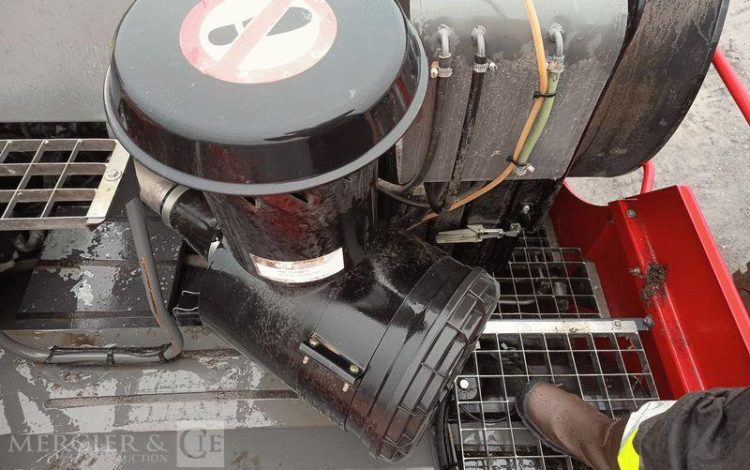 LAVERDA MOISSONNEUSE BATTEUSE LAVERDA 255 LCS AVEC BARRE DE COUPE 5 METRES – AN 2008  MOISS258