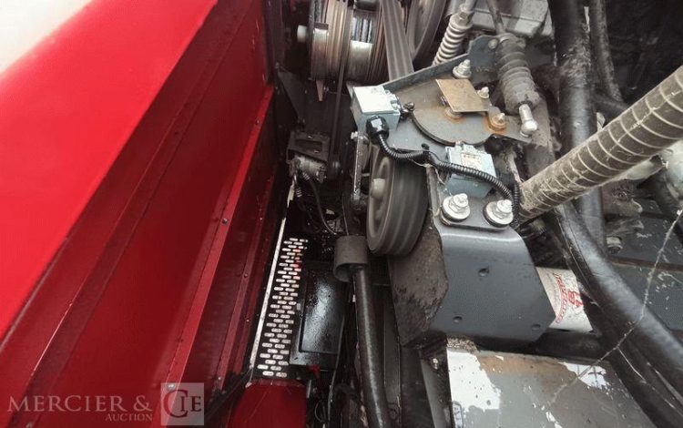 LAVERDA MOISSONNEUSE BATTEUSE LAVERDA 255 LCS AVEC BARRE DE COUPE 5 METRES – AN 2008  MOISS258