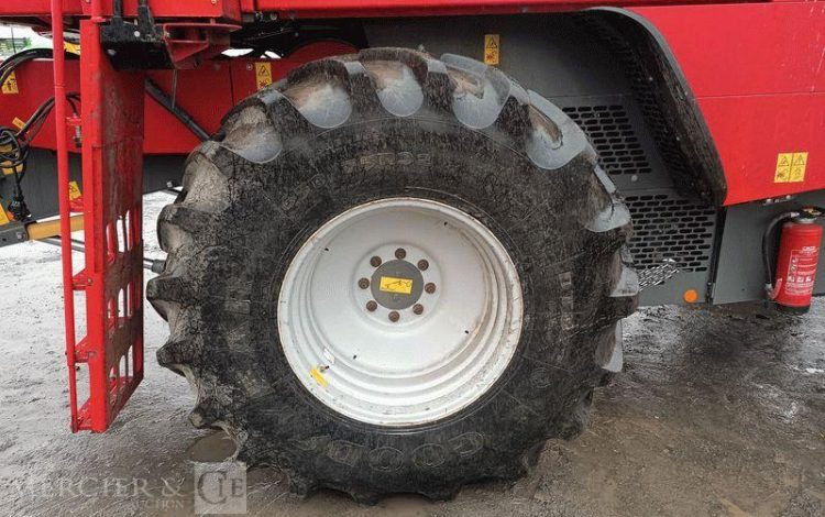 LAVERDA MOISSONNEUSE BATTEUSE LAVERDA 255 LCS AVEC BARRE DE COUPE 5 METRES – AN 2008  MOISS258