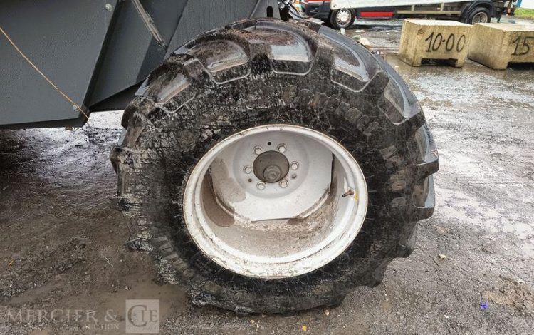 LAVERDA MOISSONNEUSE BATTEUSE LAVERDA 255 LCS AVEC BARRE DE COUPE 5 METRES – AN 2008  MOISS258