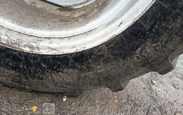 LAVERDA MOISSONNEUSE BATTEUSE LAVERDA 255 LCS AVEC BARRE DE COUPE 5 METRES – AN 2008  MOISS258