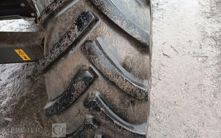 LAVERDA MOISSONNEUSE BATTEUSE LAVERDA 255 LCS AVEC BARRE DE COUPE 5 METRES – AN 2008  MOISS258