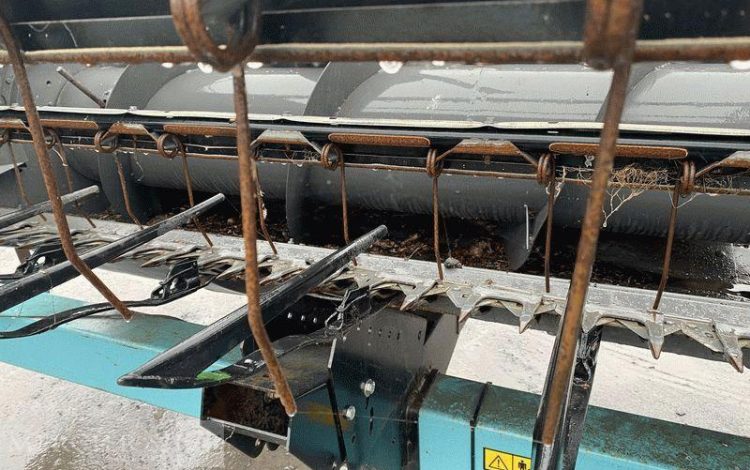 LAVERDA MOISSONNEUSE BATTEUSE LAVERDA 255 LCS AVEC BARRE DE COUPE 5 METRES – AN 2008  MOISS258