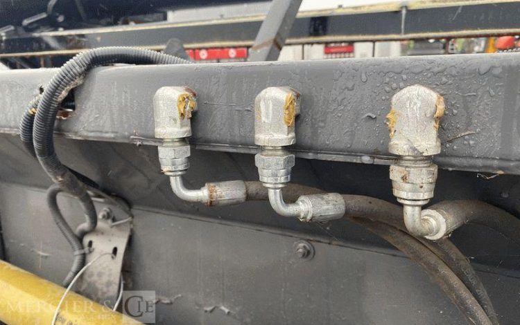 LAVERDA MOISSONNEUSE BATTEUSE LAVERDA 255 LCS AVEC BARRE DE COUPE 5 METRES – AN 2008  MOISS258