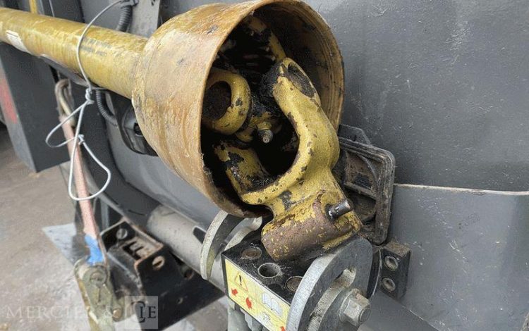 LAVERDA MOISSONNEUSE BATTEUSE LAVERDA 255 LCS AVEC BARRE DE COUPE 5 METRES – AN 2008  MOISS258