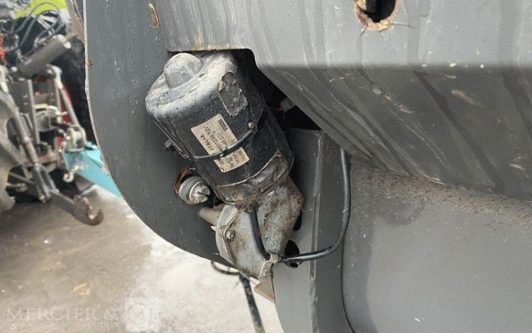 LAVERDA MOISSONNEUSE BATTEUSE LAVERDA 255 LCS AVEC BARRE DE COUPE 5 METRES – AN 2008  MOISS258