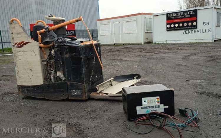 CROWN TRANSPALETTE ELECTRIQUE A PLATEFORME FIXE WT3040 CAPACITE 2 TONNES – ANNEE 2013  5A605993