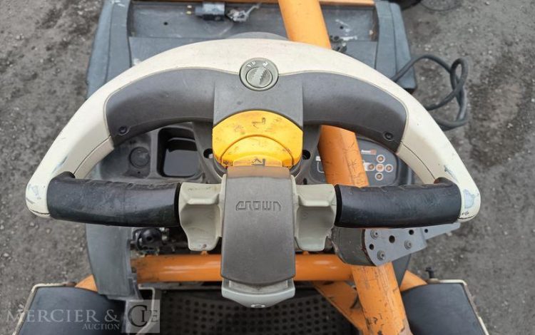 CROWN TRANSPALETTE ELECTRIQUE A PLATEFORME FIXE WT3040 CAPACITE 2 TONNES – ANNEE 2013  5A605993