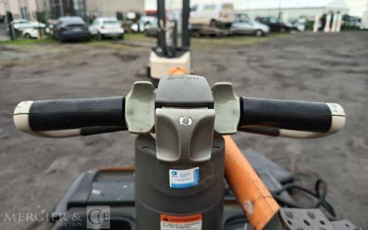 CROWN TRANSPALETTE ELECTRIQUE A PLATEFORME FIXE WT3040 CAPACITE 2 TONNES – ANNEE 2013  5A605993