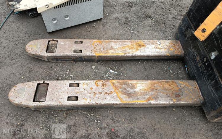 CROWN TRANSPALETTE ELECTRIQUE A PLATEFORME FIXE WT3040 CAPACITE 2 TONNES – ANNEE 2013  5A605993