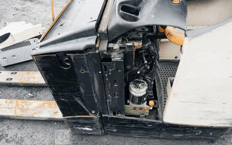 CROWN TRANSPALETTE ELECTRIQUE A PLATEFORME FIXE WT3040 CAPACITE 2 TONNES – ANNEE 2013  5A605993