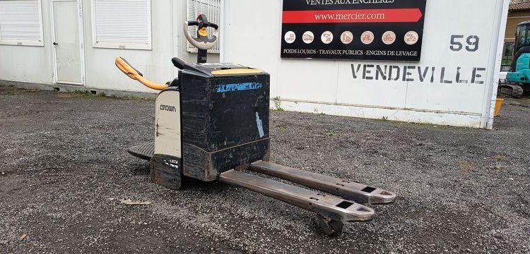 CROWN TRANSPALETTE ELECTRIQUE AUTOPORTE WT3040 – CAPACITE 2T – 2396 HEURES – AN 2015  10 113
