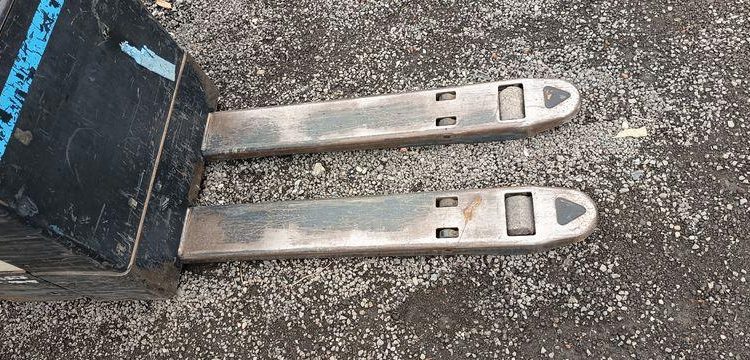 CROWN TRANSPALETTE ELECTRIQUE AUTOPORTE WT3040 – CAPACITE 2T – 2396 HEURES – AN 2015  10 113