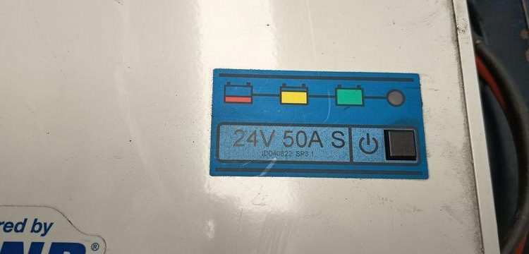 CROWN TRANSPALETTE ELECTRIQUE AUTOPORTE WT3040 – CAPACITE 2T – 2396 HEURES – AN 2015  10 113