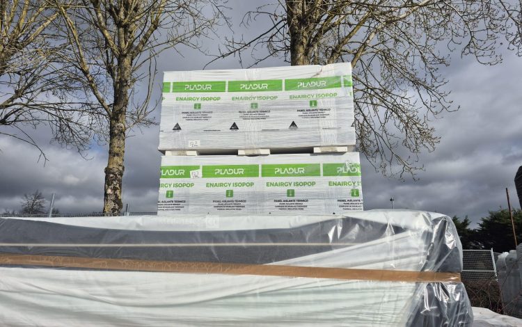 autre Lot de 34 Lot de panneaux isolants thermiques BLADUR Energy Isopor. Dimensions :  110