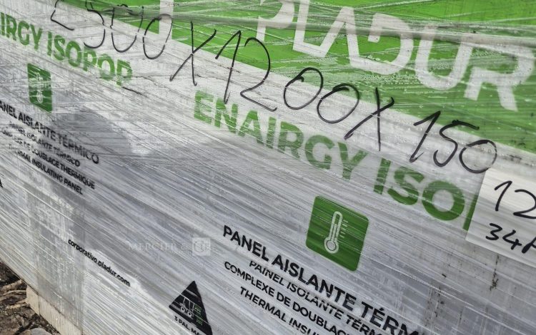 autre Lot de 34 Lot de panneaux isolants thermiques BLADUR Energy Isopor. Dimensions :  110