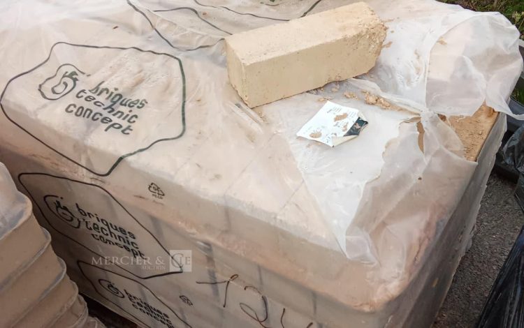 autre Palette de briques en terre crue compressée, marque Briques Technic Concept, for  111