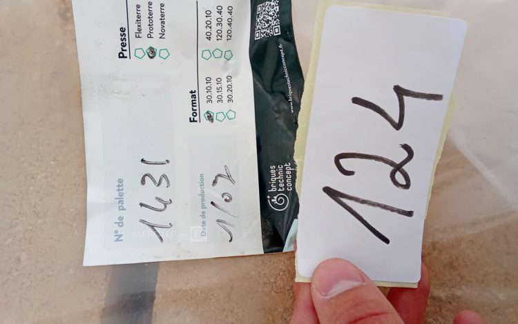 autre Palette de briques en terre crue compressée, marque Briques Technic Concept, for  111