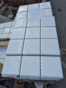 autre Lot d&rsquo;environ 20m2 de carrelage mosaïque , conditionné en plaques de 30 × 30 cm  131