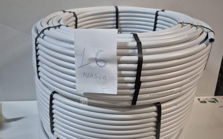 autre Lot d&rsquo;environ 300ml de Tube multicouches  blanc en couronne, souple et résistant  13