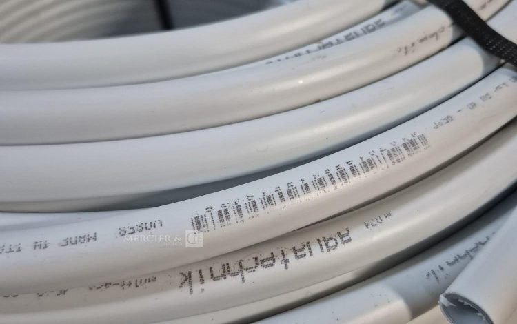 autre Lot d&rsquo;environ 300ml de Tube multicouches  blanc en couronne, souple et résistant  13